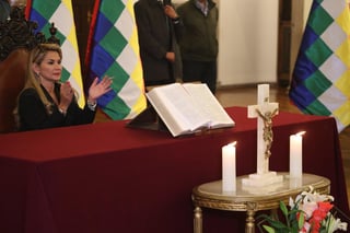 Jeanine Áñez, presidenta de Bolivia, recordó hoy que los protocolos internacionales impiden al depuesto presidente Evo Morales hacer declaraciones de corte político sobre su país, por lo que anunció 'acciones' ante el gobierno mexicano. (EFE)