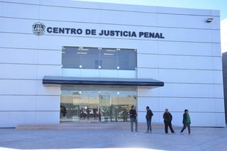 Ayer se realizó la audiencia inicial del maestro en el Centro de Justicia Penal.