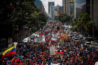Maduro, no acudió a la manifestación pero declaró a la multitud que la convocatoria había sido una 'victoria de paz'. (EFE) 