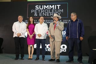 El presidente de la Comisión de Energía, Armando Guadiana, participó en la cumbre Summit Petroleum & Energy 2019.