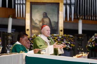 En la imagen Carlos Aguiar, arzobispo de México.
