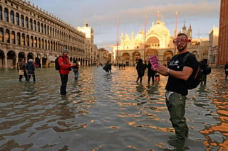 Se calcula que las inundaciones causaron daños por valor de cientos de millones de euros, aunque todavía no hay un estimado final. (ARCHIVO) 