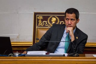 El líder de la oposición en Venezuela, Juan Guaidó, aseguró este martes que mantiene contactos con altos mandos militares del Gobierno del presidente Nicolás Maduro. (ARCHIVO)