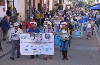 Como parte de su recorrido por México, la XV Caravana de Madres de Migrantes Desaparecidos partió de esta ciudad hacia el municipio de Coatzacoalcos, Veracruz. (EFE)