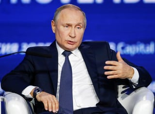 Vladimir Putin se expresó complacido por el hecho de que “las batallas políticas” en Washington han desplazado las denuncias de que Rusia interfirió en las elecciones estadounidenses del 2016. (EFE)
