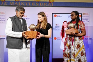 Ambas adolescentes han sido galardonadas con el prestigioso Premio Internacional de la Paz de los Niños, tras ser elegidas por el jurado entre 137 candidatos de 56 países.