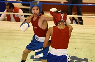 Grandes duelos se vivieron en la ronda semifinal del torneo municipal de box amateur “Puños de oro” en su primera edición. (ARCHIVO)