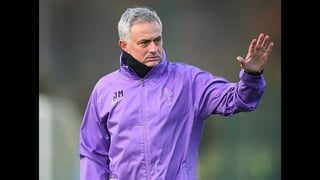 José Mourinho dio su primera rueda de prensa como técnico del Tottenham. (ESPECIAL)
