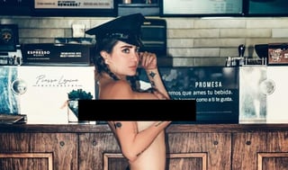 Celia Lora encendió las redes sociales al compartir una fotografía de ella desnuda para promocionar famosa cafetería, arrancando los suspiros de sus seguidores. (INSTAGRAM)
