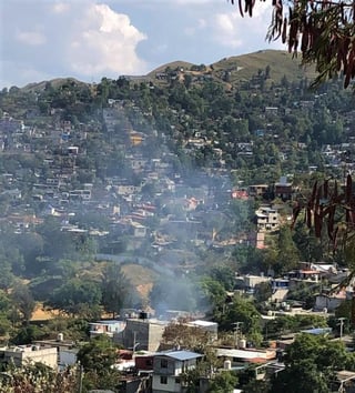 La explosión de un tanque de gas en una panadería de la agencia municipal de San Martín Mexicapan, sin que conozca hasta el momento el saldo de daños personales. (ESPECIAL)

