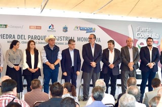 El gobernador de Coahuila, Miguel Ángel Riquelme Solís, acudió a colocar la primera piedra del Parque Industrial Monclova.