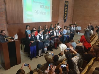 Los reconocimientos entregados en el auditorio del Colegio Cervantes contaron con la participación de autoridades educativas. (DIANA GONZÁLEZ)