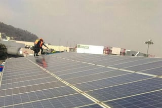 En su participación durante el “Día del Financiamiento Climático 2019”, el experto señaló que con el uso de paneles solares en los techos de las casas, se hubiera acabado el tema de los subsidios y, al mismo tiempo, el de la emisión de gases de efecto invernadero. (ARCHIVO)