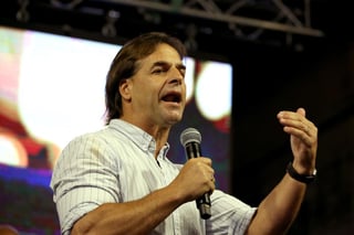 Lacalle Pou, de 47 años, es el candidato presidencial del opositor Partido Nacional y el principal adversario de la coalición de izquierda Frente Amplio. (ARCHIVO)