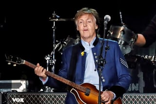 El cantante, compositor, músico y exintegrante de The Beatles, el británico Paul McCartney, quien encabezará el Festival de Glastonbury 2020, liberó este viernes dos temas inéditos. (ARCHIVO)