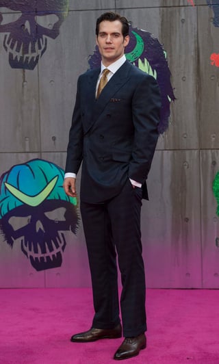 Anécdota. El actor británico, Henry Cavill, fue rechazado para el papel del Agente 007 por sus entonces kilos de más.