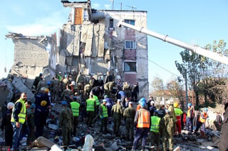 El terremoto se sintió en Tirana a las 3:55 hora local (2:55 GMT), provocando que numerosos habitantes salieran a la calle ante el temor de que sus viviendas colapsaran.
(EFE)