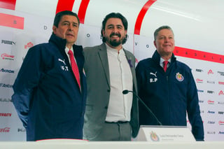 Amaury Vergara (c) presentó a Peláez y ratificó a Luis Fernando Tena como técnico para el Clausura 2020. (JAM MEDIA) 