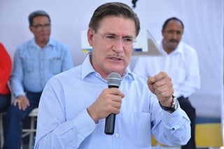 El gobernador, José Rosas Aispuro Torres, admitió que hay algunas áreas donde, desde hace tiempo, hay funcionarios que perciben un sueldo superior al que se establece para el mandatario. (ARCHIVO)