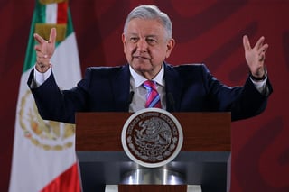 Tras aseverar que el país va muy bien, el mandatario federal convocó a los mexicanos a celebrar el primer año de gobierno democrático, honesto y humanista. (NOTIMEX)