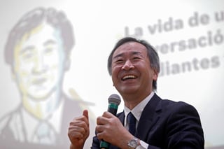 El científico japonés Takaaki Kajita, Premio Nobel de Física 2015, afirmó a cientos de estudiantes mexicanos que la ciencia es importante para la humanidad. (ARCHIVO)