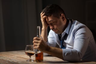 La administración de una única dosis de ketamina inmediatamente después de la recuperación de recuerdos asociados al alcohol altera la reconsolidación de esas memorias y lleva a una reducción de los niveles de consumo de bebidas. (ARCHIVO) 