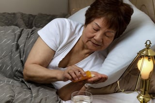 Los cambios en los patrones de sueño son parte del proceso normal del envejecimiento y el insomnio puede estar asociado a enfermedades crónicas o reacciones a fármacos. (ARCHIVO) 