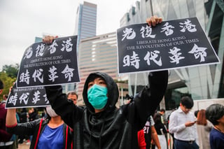 La nueva ley permite una revisión anual de la autonomía de Hong Kong frente al gigante asiático y permite a EUA aplicar medidas para respaldar las solicitudes del grupo prodemocracia.