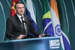 El presidente brasileño Jair Bolsonaro fue denunciado por “incitar al genocidio y promover ataques sistemáticos contra los pueblos indígenas en Brasil”, ante la Corte Penal Internacional (CPI). (ARCHIVO) 