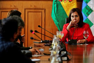 La canciller provisional de Bolivia, Karen Longaric, se refirió a las relaciones con estos países y otros como Venezuela, Cuba y China en una comparecencia ante medios internacionales en La Paz. (EFE)