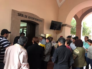 El registro se llevó a cabo en las oficinas de la Secretaría del Ayuntamiento y las villas son Nazareno, Juan E. García, La Loma, Ciudad Juárez y León Guzmán.
(EL SIGLO DE TORREÓN)