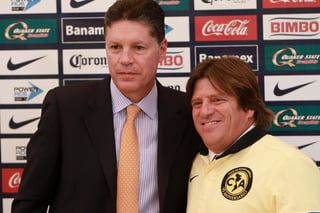 Miguel Herrera llegó al América por petición de Ricardo Peláez. (ARCHIVO)