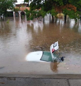 Las fuertes lluvias que azotan en Mazatlán provocaron el cierre del puerto. (ARCHIVO)