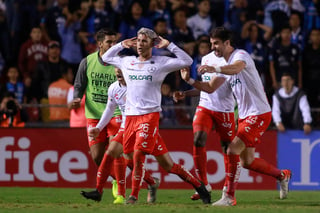 Cristian Calderón marcó el primer gol del Necaxa, lo que sepultó las aspiraciones de Gallos Blancos.