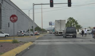 Piden que el tránsito pesado circule por el Segundo Periférico, mientras que el Ejército Mexicano ya sería considerado bulevar. (EL SIGLO DE TORREÓN) 
