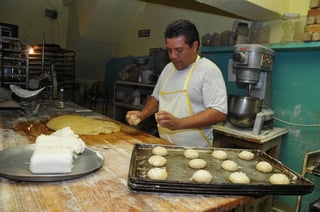 Hasta el momento, el costo del pan dulce y francés, no ha sufrido aumento que impacte la economía de los consumidores. (ARCHIVO)