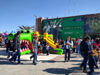 La Universidad Autónoma de La Laguna recibió hoy a mil niños dentro de la dinámica que desde hace casi 24 años realizan 'Navidad UAL'. (DIANA GONZÁLEZ)