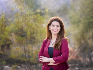 La demócrata Regina Romero hizo historia este lunes al juramentarse como la primera mujer latina alcaldesa de Tucson, la segunda ciudad más grande de Arizona. (EFE) 