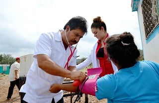 La Secretaría de Salud de Durango realizó recorridos para ofrecer atención médica a la población afectada por las lluvias. (CORTESÍA)