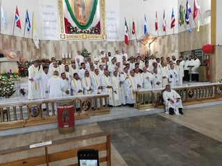 El obispo de Torreón, Luis Martín Barraza, sacerdotes, vicarios y personal de las distintas iglesias acudieron con gran devoción a visitar la casa de la Virgen Morena. (EL SIGLO DE TORREÓN)
