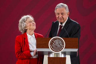 Poniatowska deseó que tras López Obrador, en 2024, asuma la Presidencia del país una mujer por primera vez. (ARCHIVO)