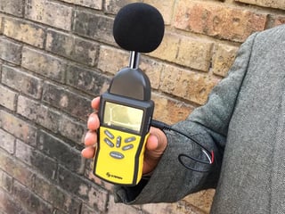 El Municipio adquirió dos aparatos que serán utilizados para medir los niveles de ruido que existen en determinados lugares. (EL SIGLO DE TORREÓN/ANGÉLICA SANDOVAL)