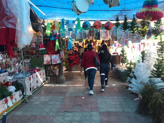 Tradicionalmente, el Mercadito Navideño se instala en la plaza principal del municipio de Lerdo. (EL SIGLO DE TORREÓN/ANGÉLICA SANDOVAL)