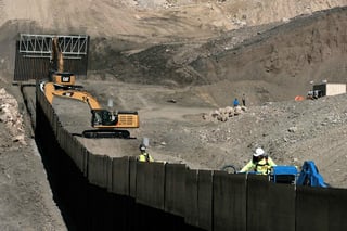 Un juez local en el sur de Texas le ordenó a un grupo de partidarios del presidente Donald Trump que no construyan un muro fronterizo privado. (ARCHIVO) 