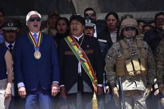 Evo Morales renunció el 10 de noviembre, momentos después de que Kaliman en compañía de los miembros que conformaban el Alto Mando de las FFAA, leyeran un comunicado en el que sugirió la renuncia presidencial para ayudar a pacificar el país. (ARCHIVO)