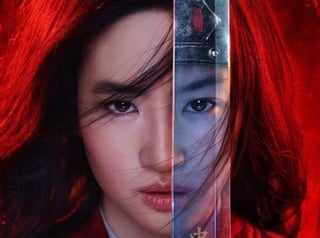 Disney lanzó este miércoles el póster oficial de la nueva película live-action de Mulan, que llegará a las pantallas de cine en marzo de 2020. (ESPECIAL)