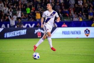 Tras jugar dos años en el LA Galaxy, Zlatan Ibrahimovic jugará en Italia; se menciona que el Milán es uno de sus posibles destinos. (ARCHIVO)