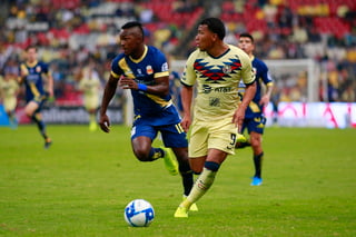 América y Morelia se enfrentaron en la jornada 5 en la cancha del Estadio Azteca, con victoria 1-0 para las Águilas.(JAM MEDIA)