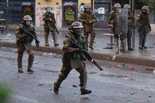 La agrupación de Carabineros de Chile rechazó los datos emitidos por la organización Human Rights Watch (HRW) sobre el actuar de las fuerzas de seguridad en las manifestaciones. (ARCHIVO)