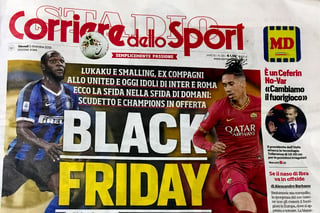 La portada del diario deportivo italiano Corriere dello Sport muestra a los jugadores de raza negra, junto a la frase 'Black Friday'. (AP)